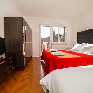 https://villa-alithia.splithotels.org